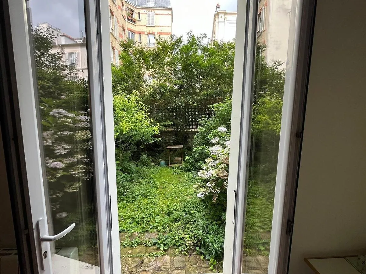 Goodguest-Cozy And Quiet Batignolles Bail Mobilite Apartment Paris 0*,  France